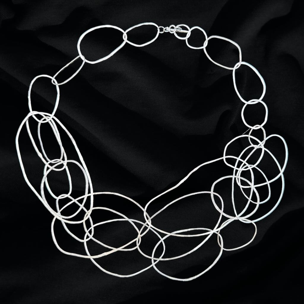 Handgefertigter Schmuck aus recyceltem 925er Silber, vergoldet und Gold